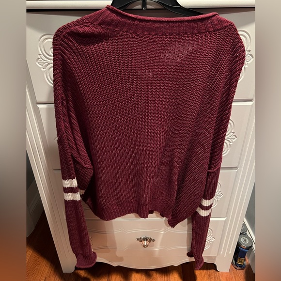 Maroon and White Knit Sweater - Picture 3 of 3